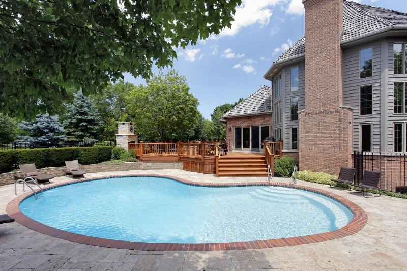 Should I Get a Pool in Silver Spring? Pros and Cons Explored